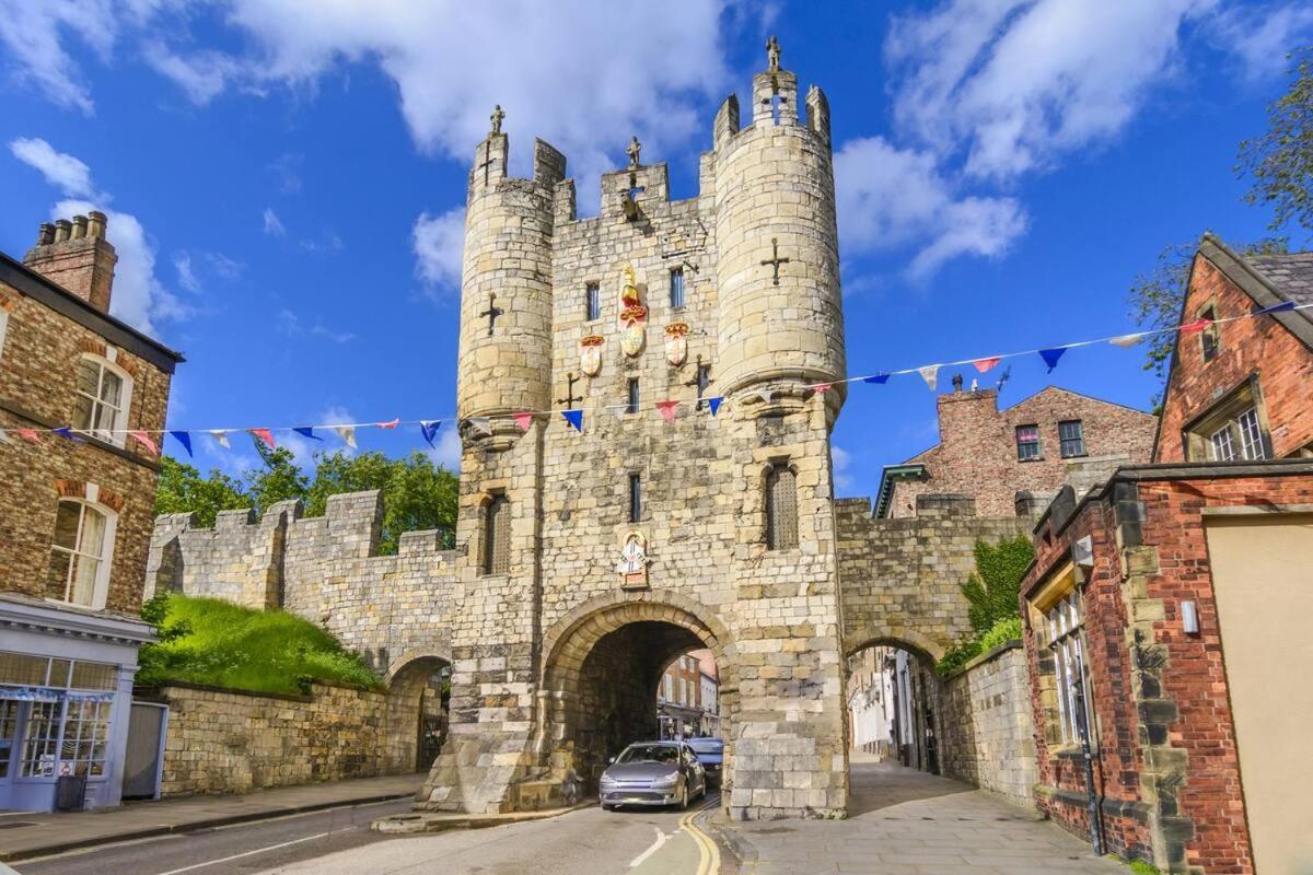 Stylish Apt With Minster Views I Pass The Keys York Exteriör bild