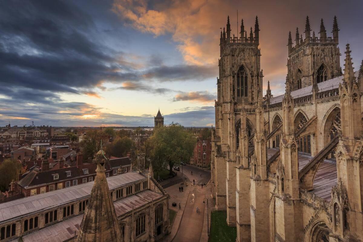 Stylish Apt With Minster Views I Pass The Keys York Exteriör bild